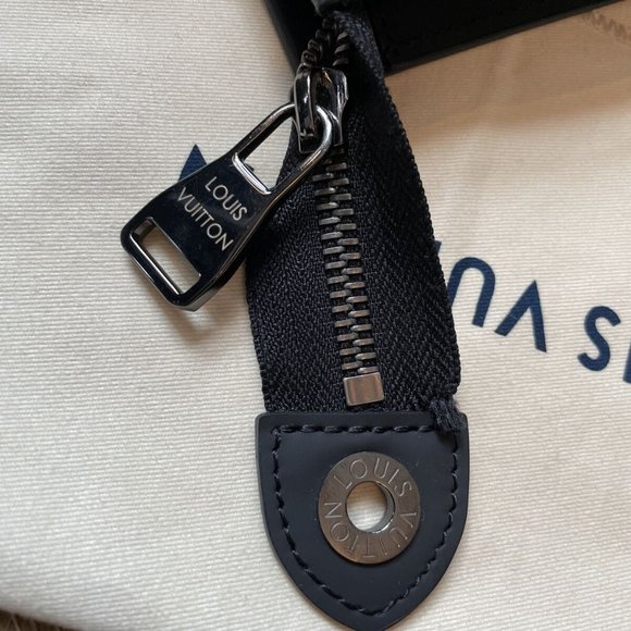 Louis Vuitton Pochette Voyage MM Clutch M61692 - Picture 4 of 12